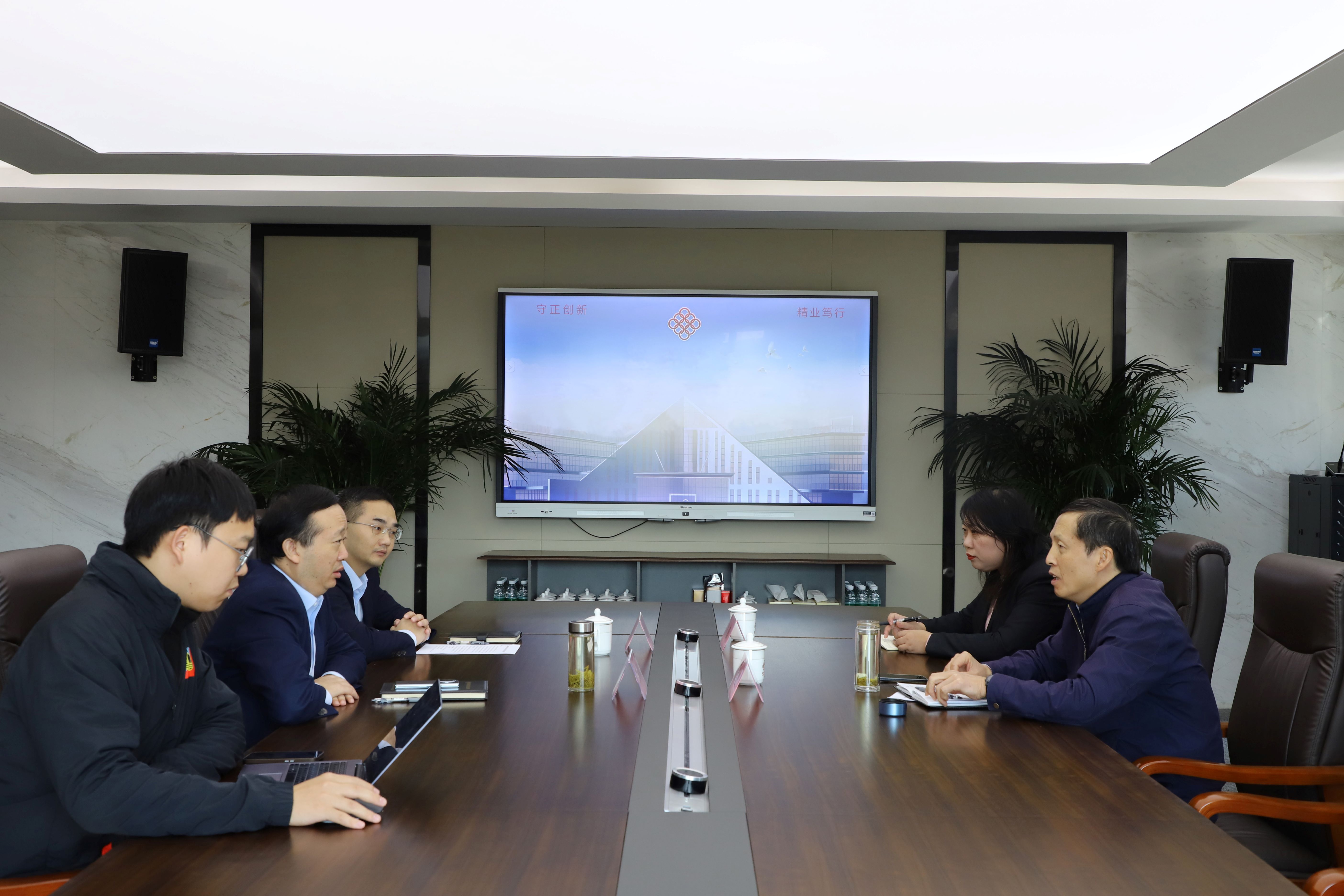 18e2e09d2cfc7d7e15cf9e913423a2a7